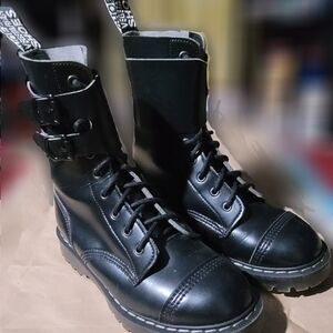 For Charity Airseal Twin Buckle Stitched Toe Boot (Black)